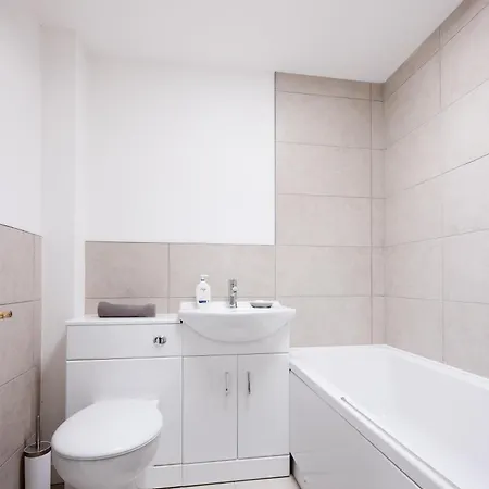 A Modern & Welcoming Apartment Мидлсбро Экстерьер фото